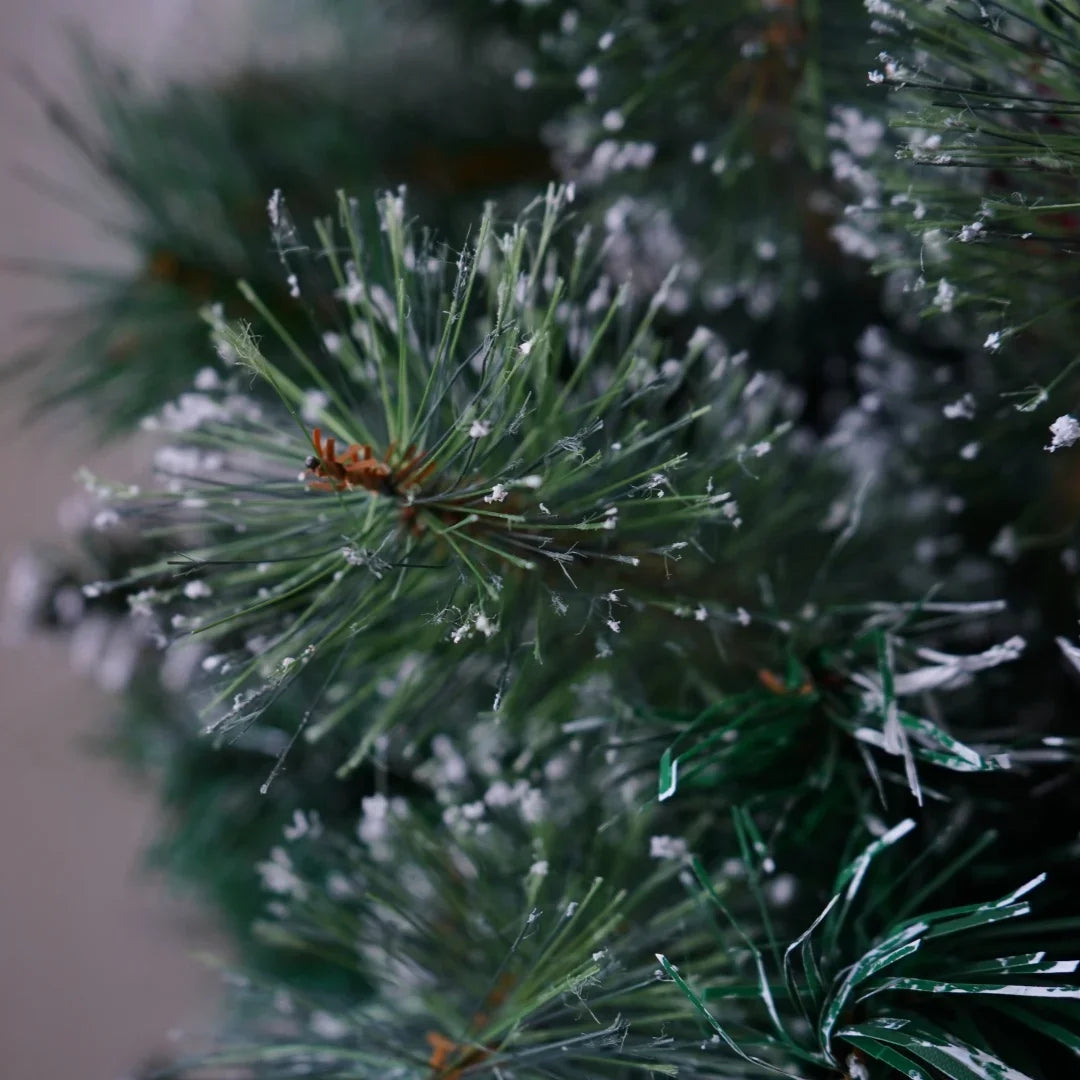 180cm Best artificial christmas trees 6ft Pre-Lit Artificial Spruce Christmas Tree with Large Pinecones, Red Berries