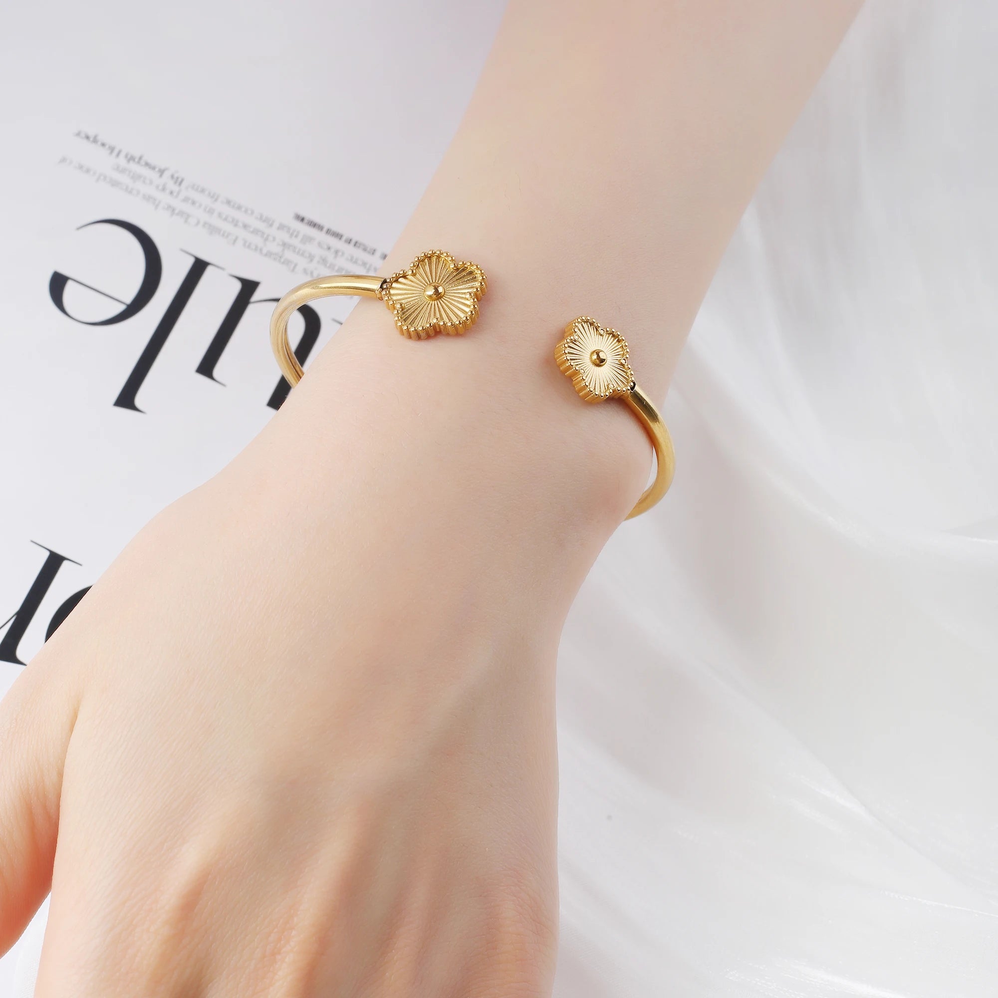 Simple Stainless Steel White Shell Five Leaf Flower Bangle Classic Clover Wrist Jewelry Luxury for Woman Party Jewelry Gift - You Offer