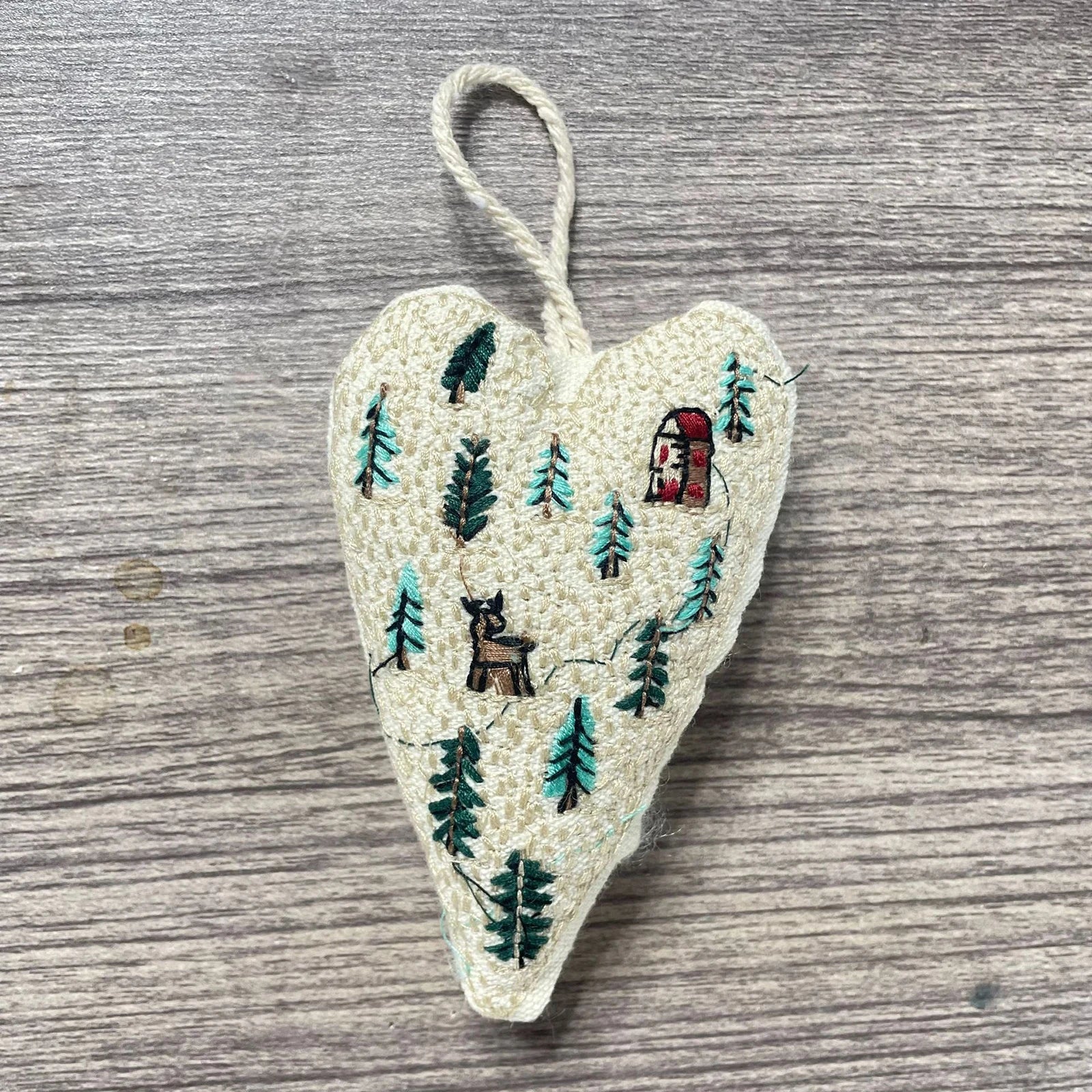 New Embroidery Christmas Ornament Kits Xmas Tree DIY Heart Embroidery Christmas Decoration Heart Cross Stitch Kit with Needles