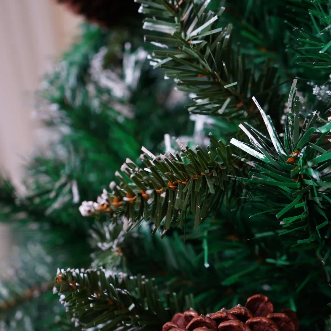 180cm Best artificial christmas trees 6ft Pre-Lit Artificial Spruce Christmas Tree with Large Pinecones, Red Berries