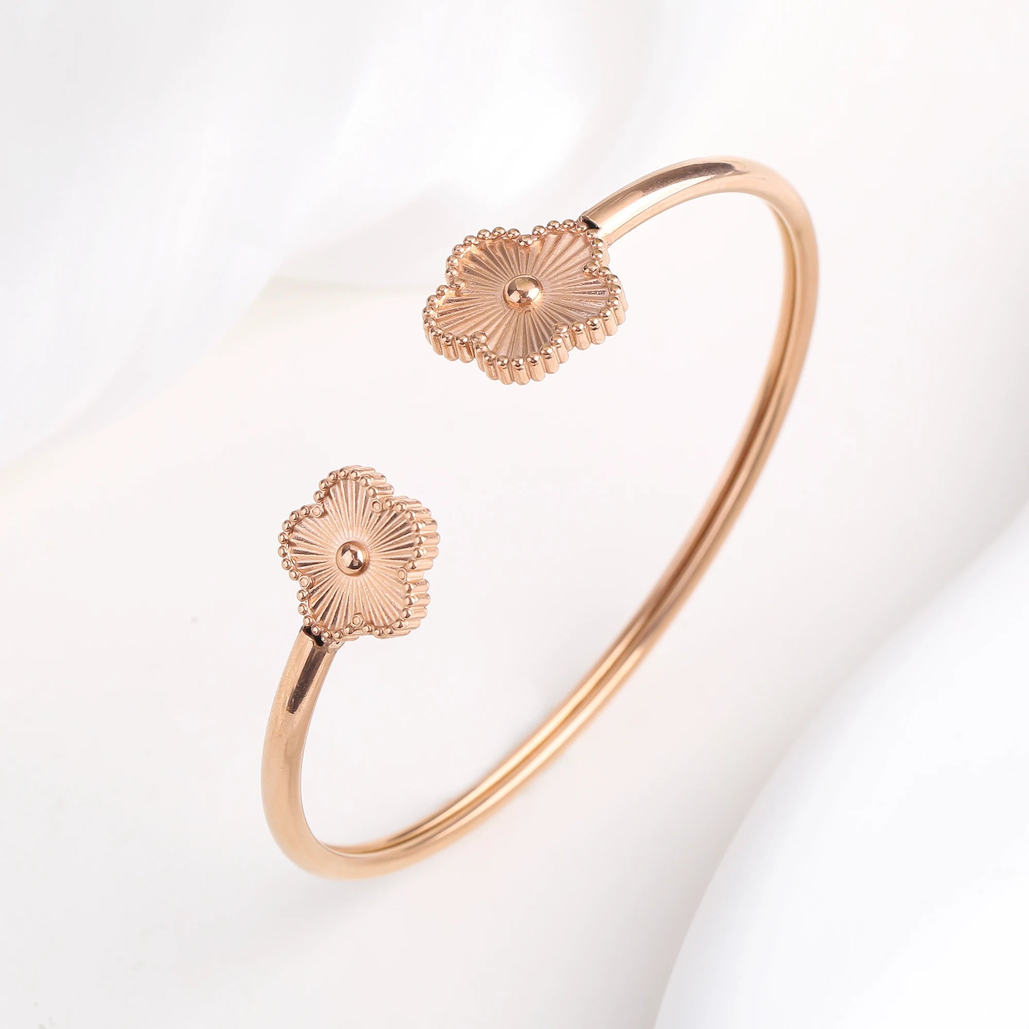 Simple Stainless Steel White Shell Five Leaf Flower Bangle Classic Clover Wrist Jewelry Luxury for Woman Party Jewelry Gift - You Offer