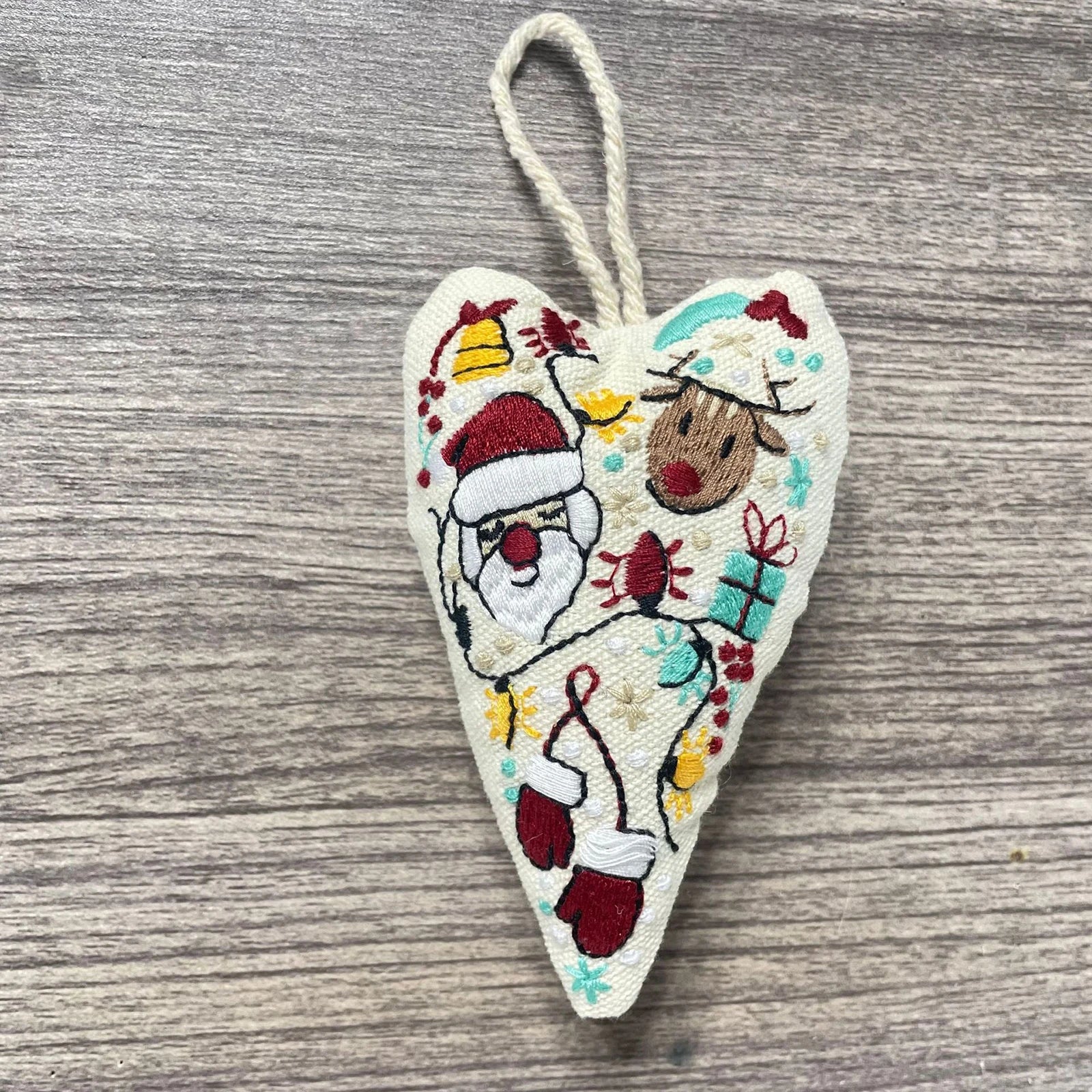 New Embroidery Christmas Ornament Kits Xmas Tree DIY Heart Embroidery Christmas Decoration Heart Cross Stitch Kit with Needles