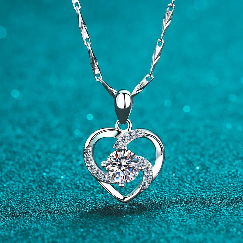 PT950 Heart-Shaped Lady Pendant Necklace with Moissanite Diamond Short Section Lockbone Chain Female Jewelry Accessory - You Offer