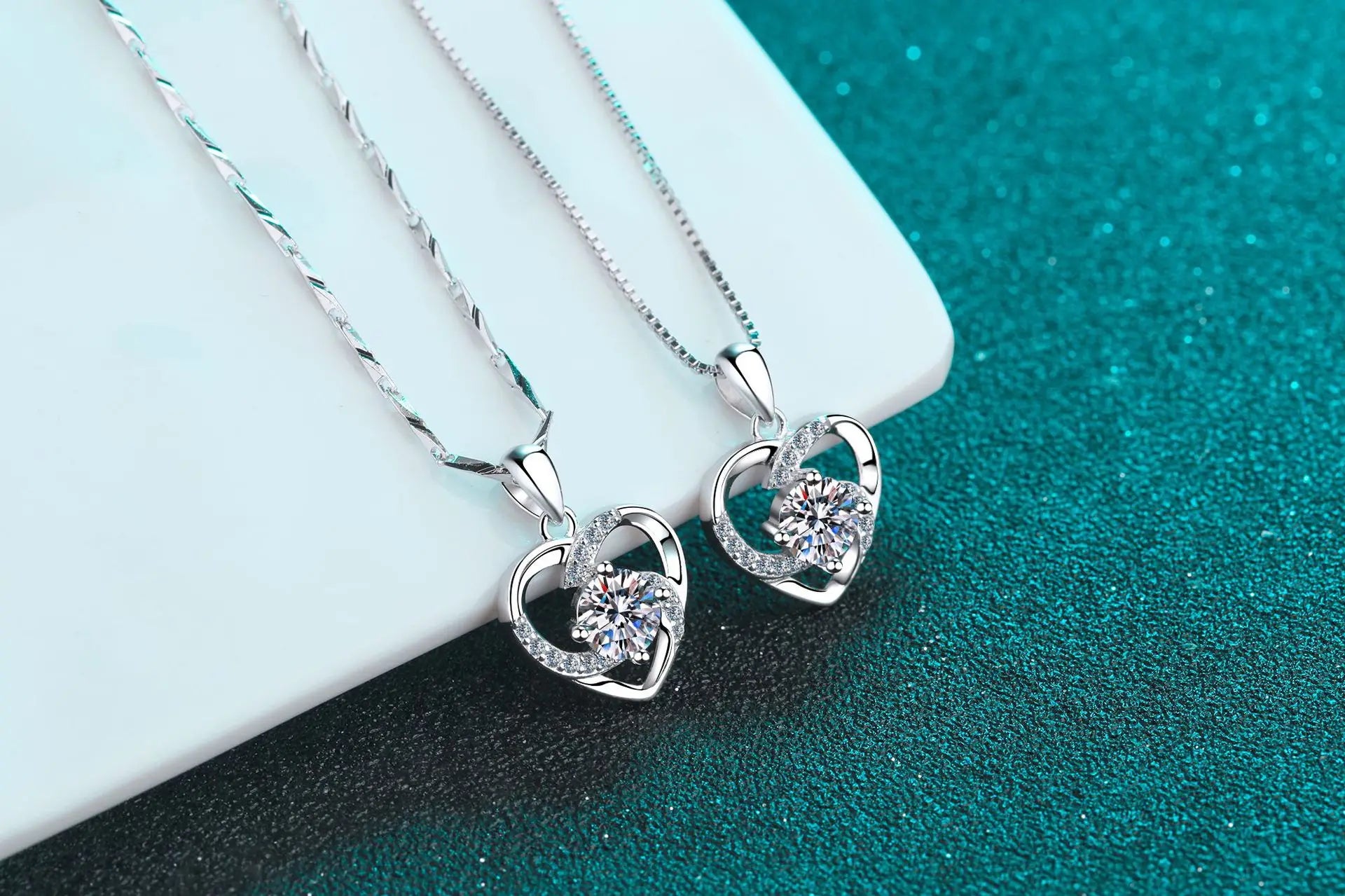 PT950 Heart-Shaped Lady Pendant Necklace with Moissanite Diamond Short Section Lockbone Chain Female Jewelry Accessory - You Offer